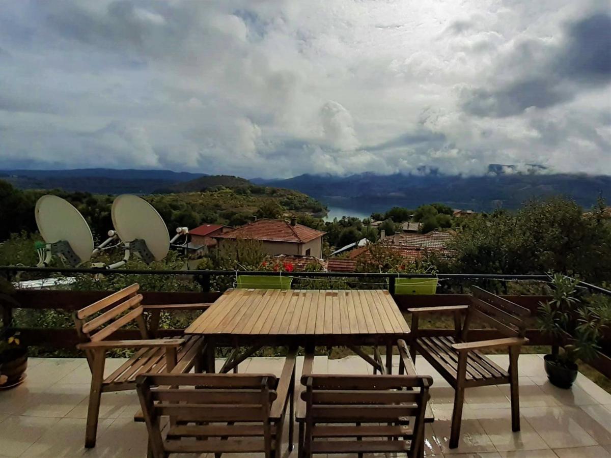 Yuvalar Mihaela Lake Retreat מראה חיצוני תמונה