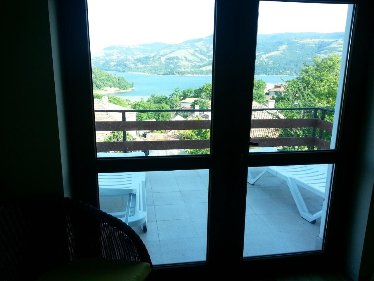 Yuvalar Mihaela Lake Retreat מראה חיצוני תמונה