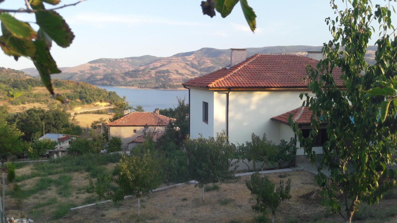 Yuvalar Mihaela Lake Retreat מראה חיצוני תמונה