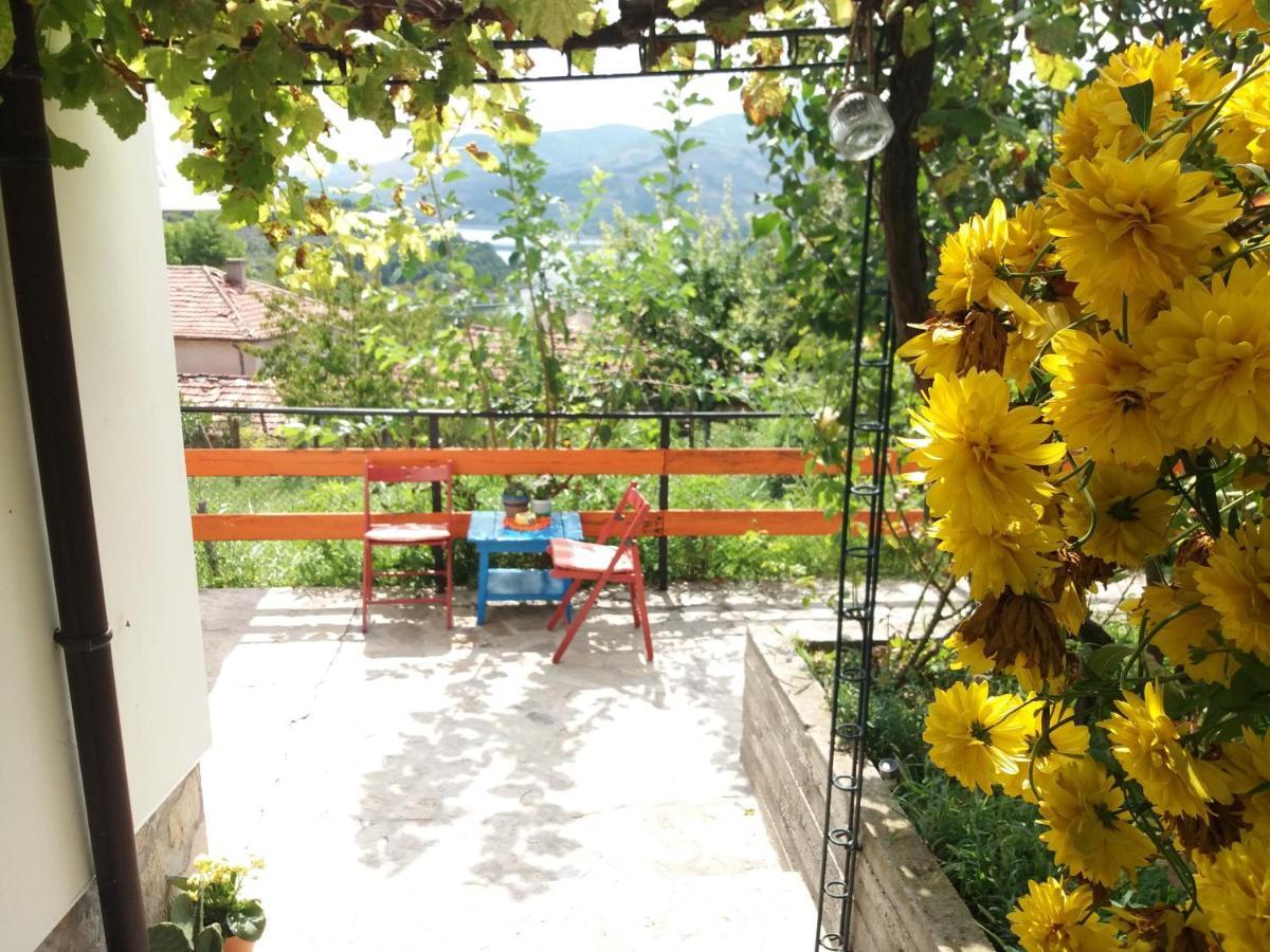 Yuvalar Mihaela Lake Retreat מראה חיצוני תמונה